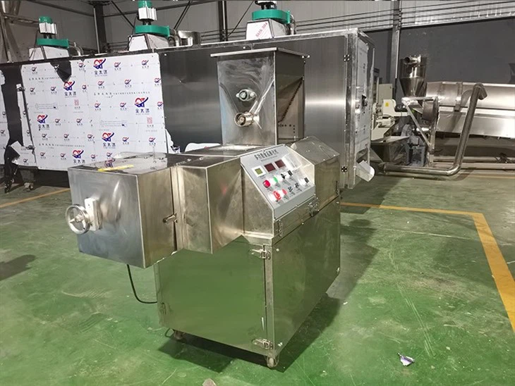 Multifunctional Food Extruder Machine Puffed Food Making Machine Single Screw Bulking Machine